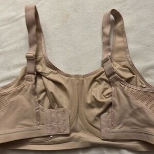 Never worn like new size 34G